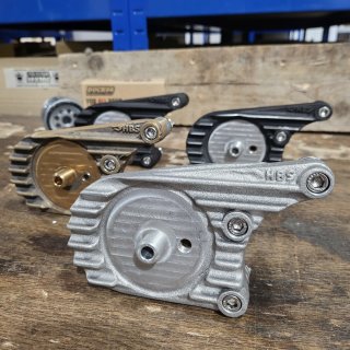 Ölfiltermontageplatte für 4-Gang Harleys aus Alu raw von HBS Customs