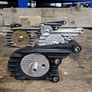 Oil filter mounting plate for 4-speed Harley black aluminum HBS Customs