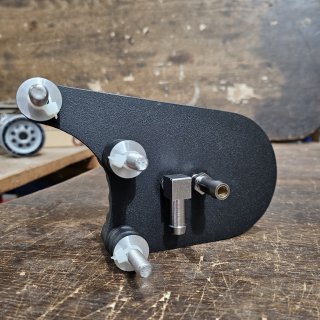 Oil filter mounting plate for 4-speed Harley black aluminum HBS Customs