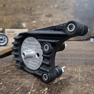 Oil filter mounting plate for 4-speed Harley black aluminum HBS Customs