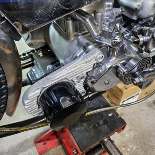 Oil filter mounting plate brass for 4-speed Harley Big Twin from HBS Customs