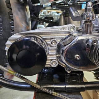 Oil filter mounting plate brass for 4-speed Harley Big Twin from HBS Customs