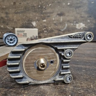 Ölfiltermontageplatte für 4-Gang Harley Big Twins Messing raw von HBS Customs