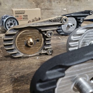 Ölfiltermontageplatte für 4-Gang Harley Big Twins Messing raw von HBS Customs